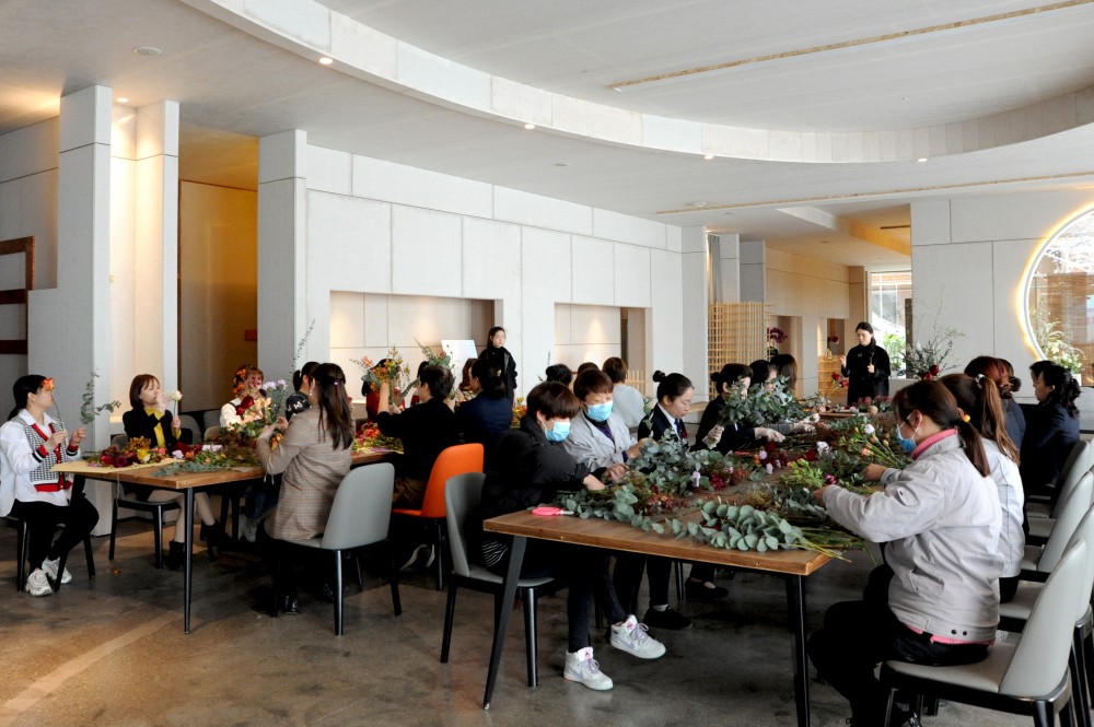 鮮花點(diǎn)綴節(jié)日｜洛陽(yáng)開元集團(tuán)“三八節(jié)插花藝術(shù)”活動(dòng)