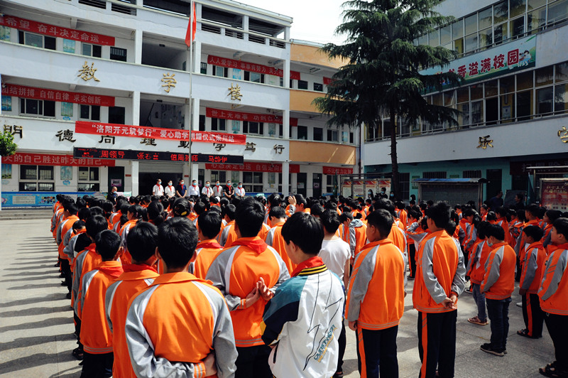 “洛陽(yáng)開元筑夢(mèng)行”六一愛心助學(xué)活動(dòng)第一站!!!!SIMPLE_HTML_DOM__VOKU__PIPE!!!!欒川縣秋扒鄉(xiāng)捐贈(zèng)儀式圓滿舉行